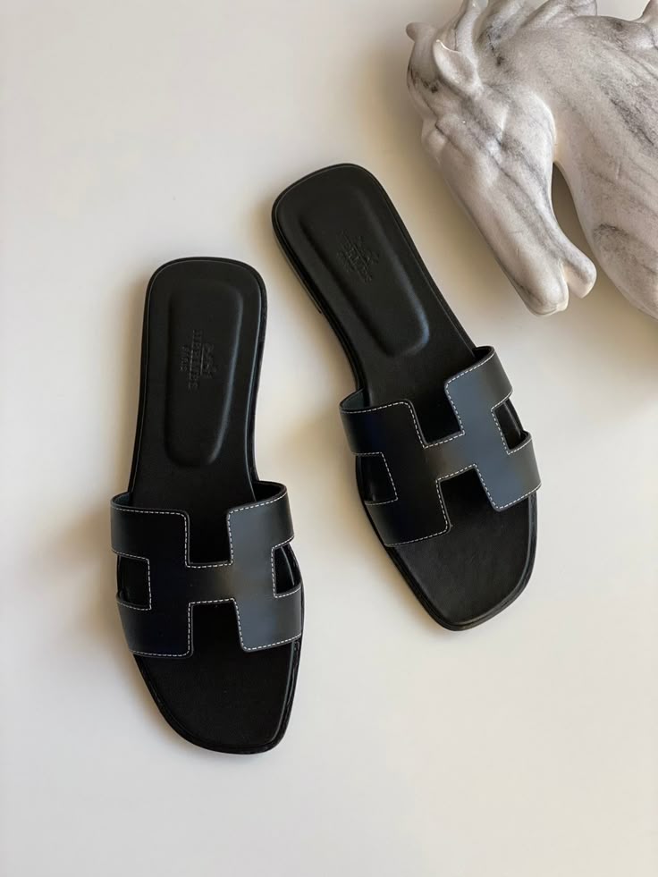 H Type Black Slides